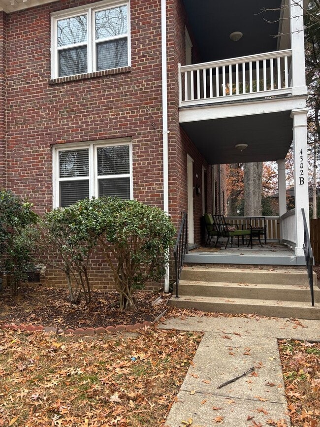 Building Photo - Charming 2-bedroom 1 bath Unit B