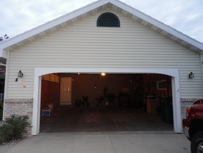 Two Car Garage - W480 Cindy Ann Ln Condo Unit W478 Cindy Ann RD