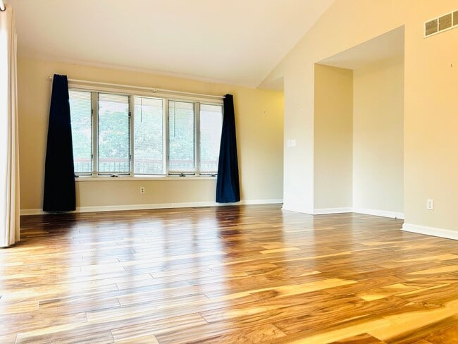 Photo - Beautiful Home, Close to Milford Lake