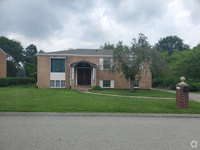Building Photo - 210 Canterbury Ln Rental