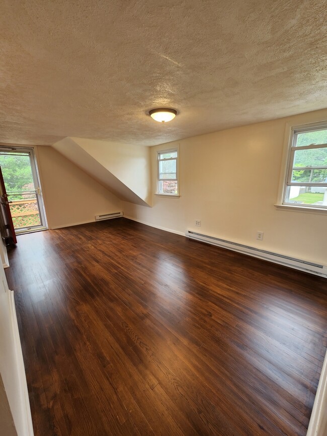 Building Photo - 1918 Rosemore Ave Unit B