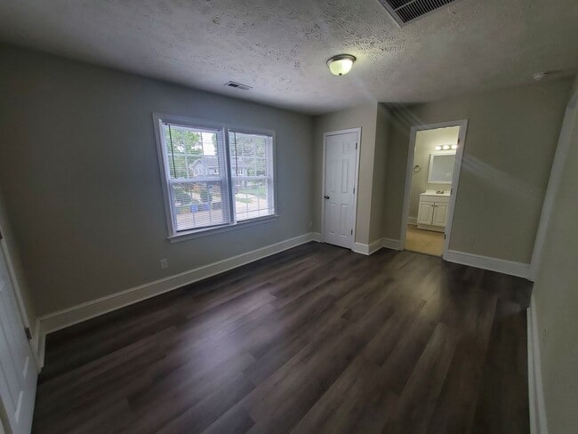 Photo - 222 Woodrow St