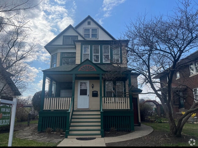 Building Photo - 3226 Maple Ave Unit 2F Rental