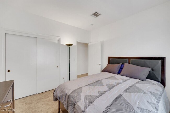 Photo - 1935 Valley Center Dr