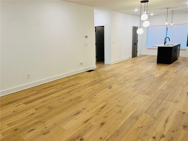 Photo - 1445 Walker Pl SE