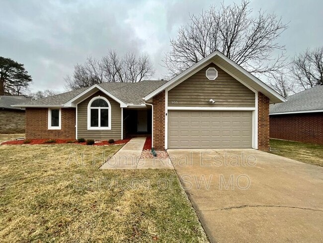 Building Photo - 935 S Belcrest Ave