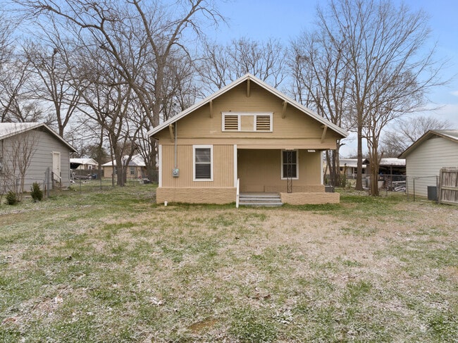 Building Photo - 315 Elm St Rental