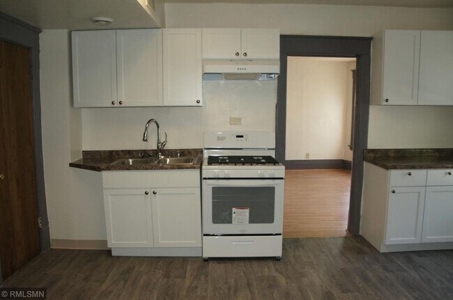 Photo - 879 Galtier St