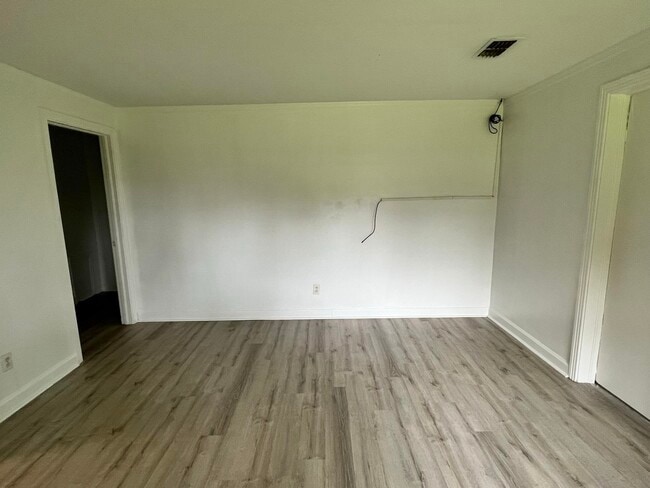 Photo - 824 Concord Rd