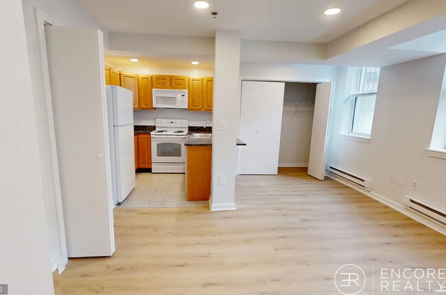 Photo - 28 Queensberry St Unit D