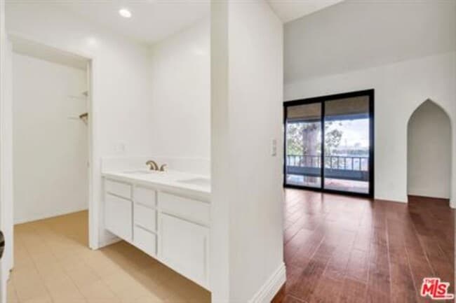 Maestro - 8711 Falmouth Ave Unidad 104