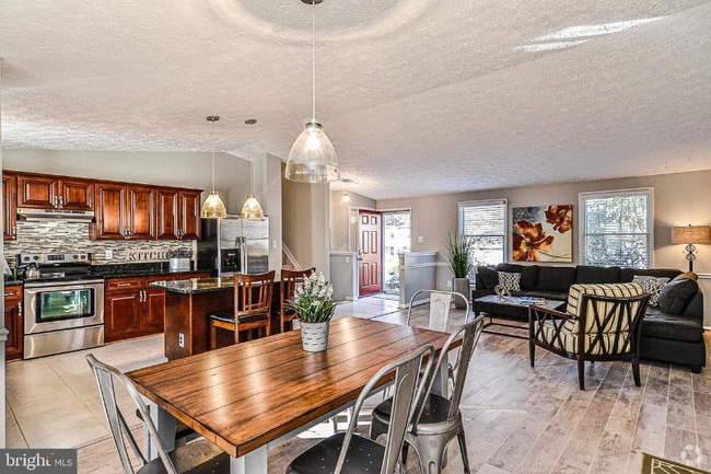 Building Photo - 1825 Clovermeadow Dr Rental