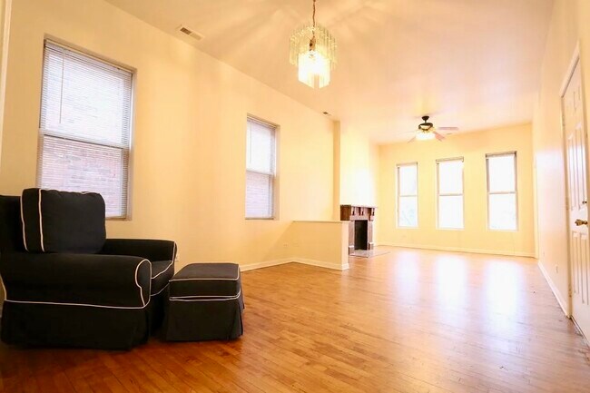 Photo - 719 S Loomis St Unidad 2