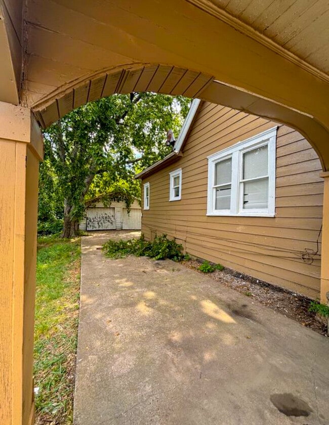 Photo - 1616 Campbell St