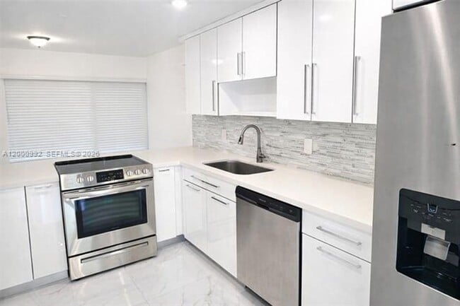 Photo - 9723 N New River Canal Rd Unidad 9723 N New River Canal Rd # 416