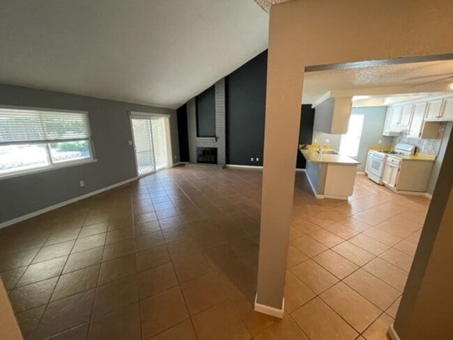 Photo - 1825 Vista Creek Dr