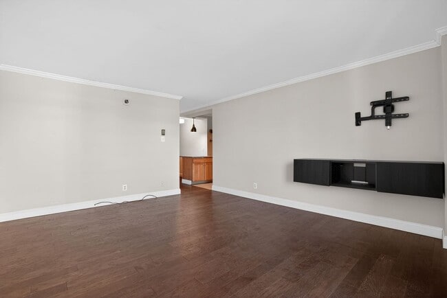 Building Photo - All-Inclusive Waterfront Living at Riverside Condo | $1 Month FREE Rent!