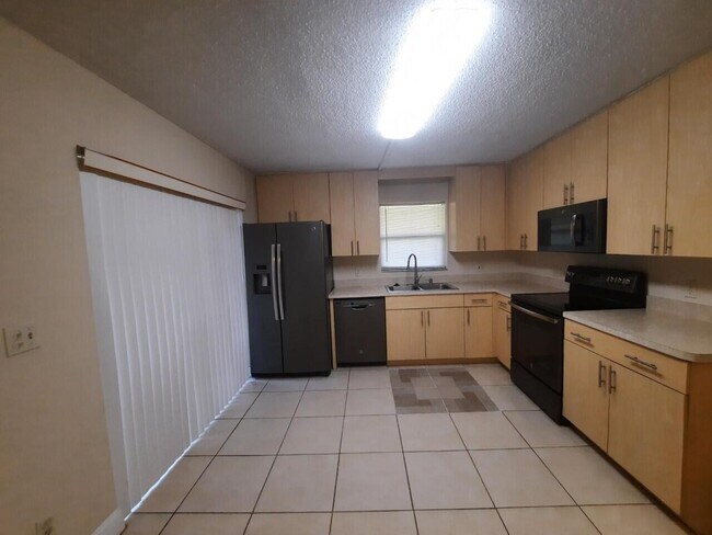 Photo - 1440 N Lawnwood Cir