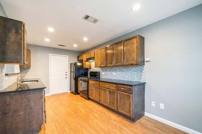 Photo - 16336 Edgemere Dr