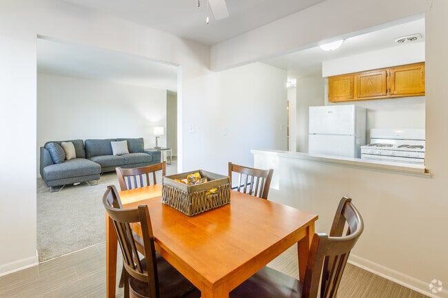 2 BR, 1 BA - 778 SF - Island Drive