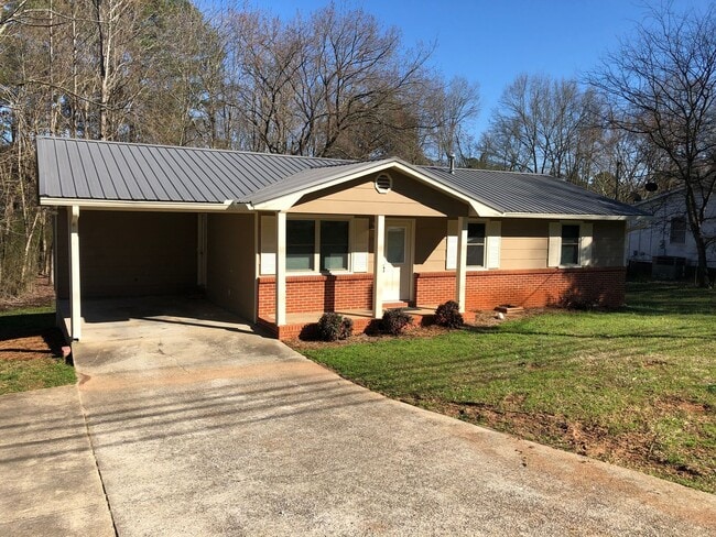 Building Photo - 3 bedroom/2 bath home