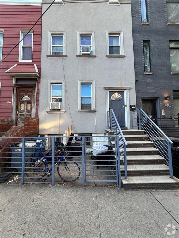 Building Photo - 740 Evergreen Ave Unit A Rental