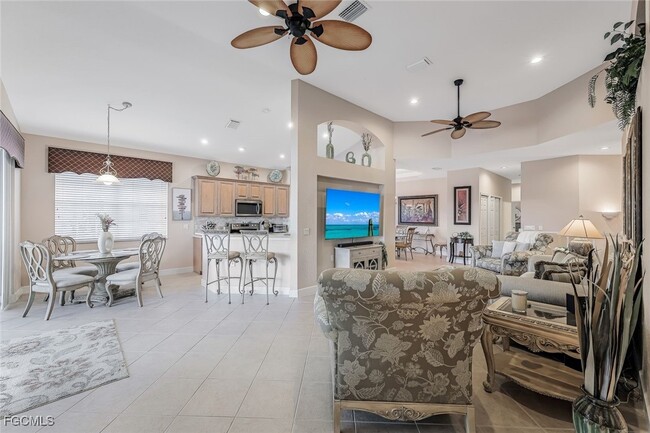 Photo - 16580 Crownsbury Way Unidad 202