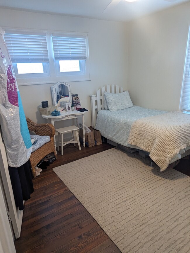 Photo - 809 E 52nd St