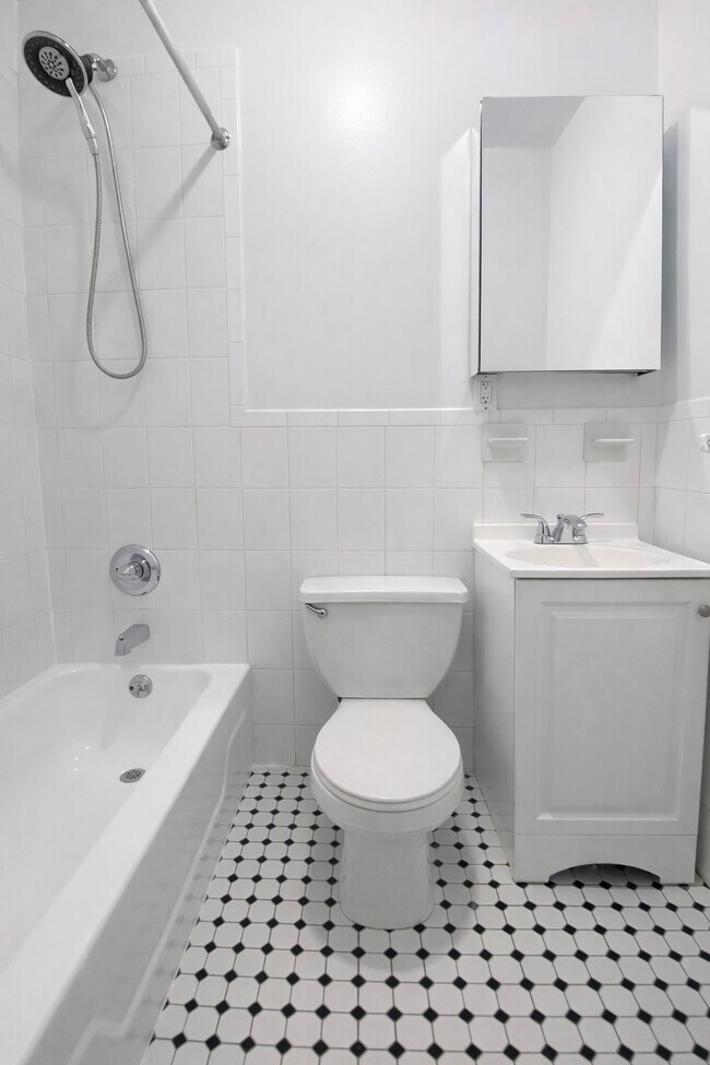 Photo - 442 W 44th St Unidad 3B