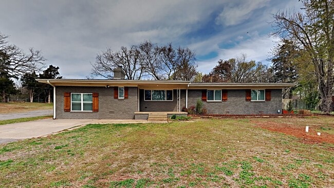 3 Bedroom 2 Bath Home on 1 acre lot - 3 Bedroom 2 Bath Home on 1 acre lot