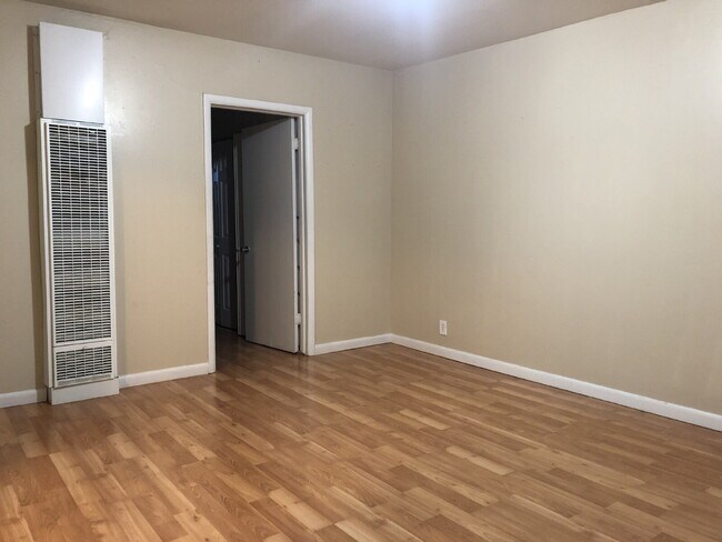 "Charming 1-Bedroom apartment with Spacious Layout in the Heart of Salt Lake City!"