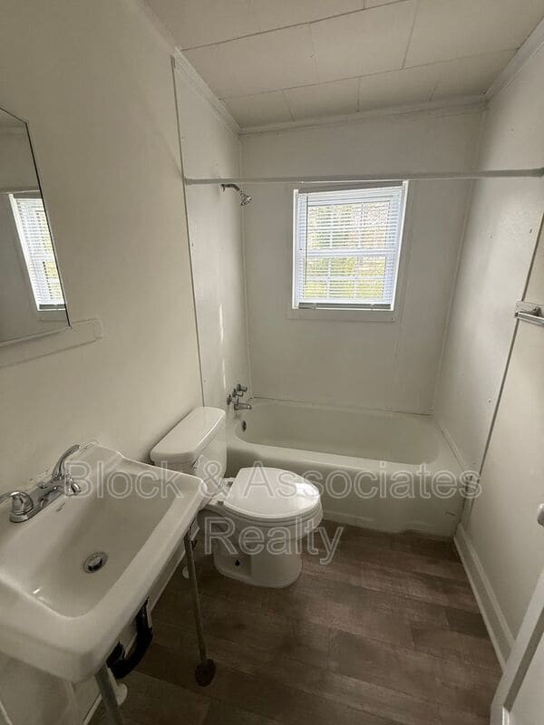 Photo - 316 N Elm St