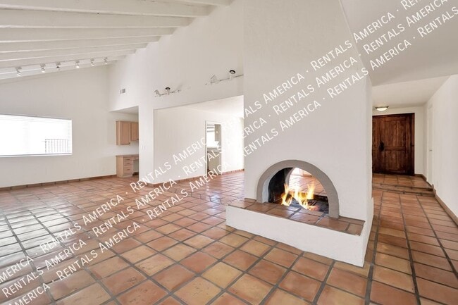 Photo - 2076 E Alameda Dr