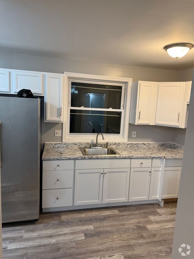 Building Photo - 3 Bedroom Fully Renovated Duplex!! Unit 97 Rental