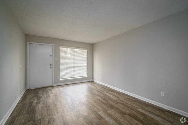 1BR, 1BA - 673SF