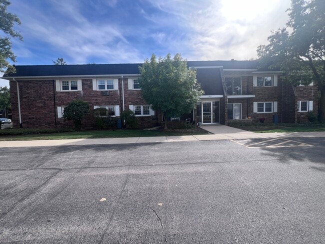 Building Photo - 2427 Ogden Ave Unit 3