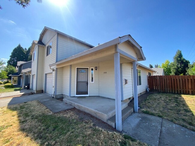 Building Photo - 4310 Sacramento Ct NE