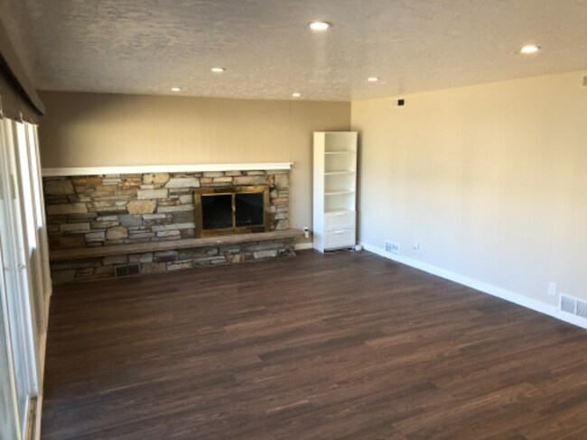 Photo - 140 W 800 N St