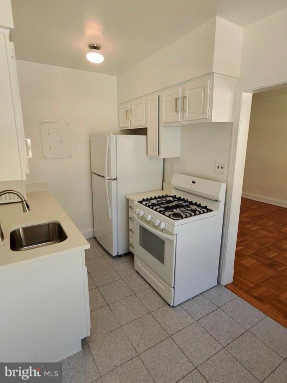 Building Photo - 4491 MacArthur Blvd NW Unit 303