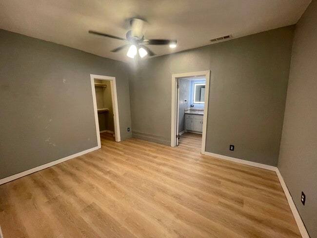 Photo - 208 N Blanton