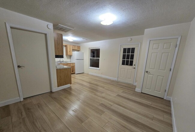 Photo - 1921 Dixon St