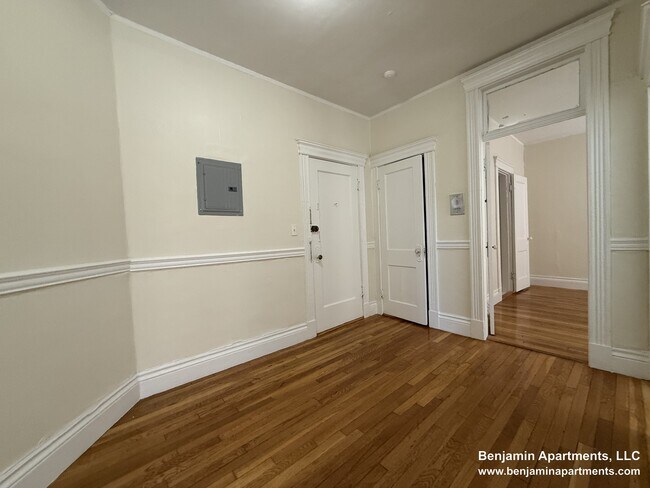 Photo - 1350 Comm.Ave. Unit 8 Unidad 8