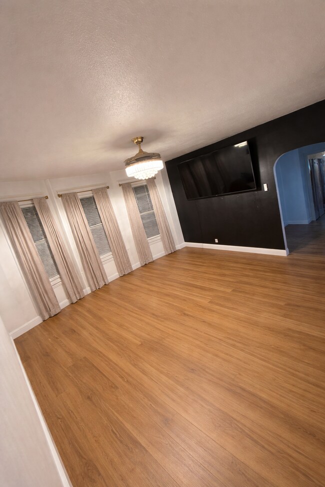 Living room - 25 Lawndale Ave Unit 1st Floor 3Bedroom