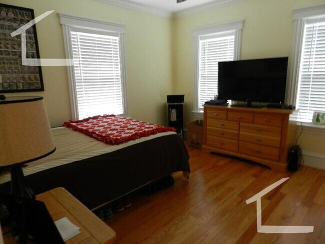 Photo - 3-Bath + 4-BED Oak Square Brighton JUNE2026