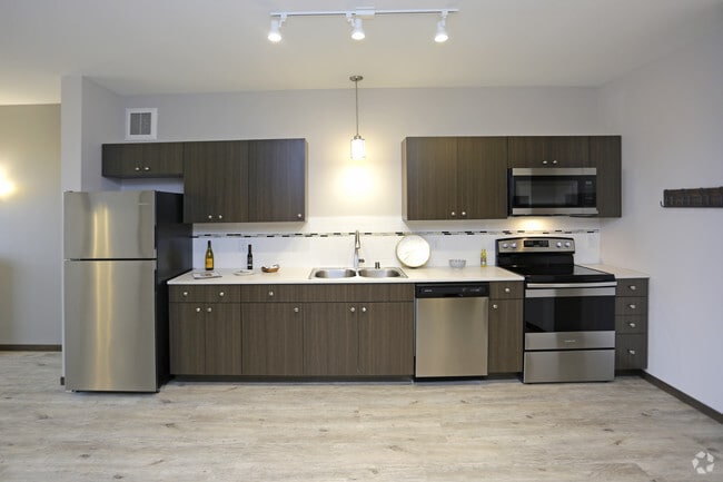 1BR, 1BA - 692 SF
