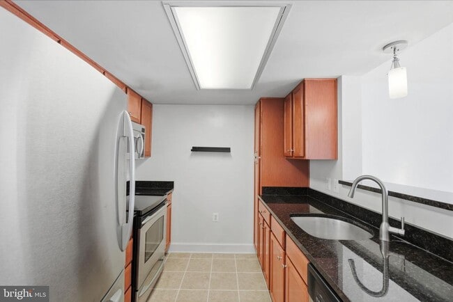 Building Photo - 11800 Sunset Hills Rd Unit 919