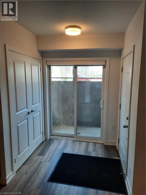 Photo - 205 W Oak Trl