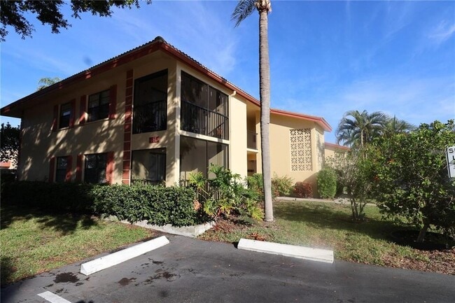 Building Photo - 2515 Bayshore Gardens Pkwy Unit 9