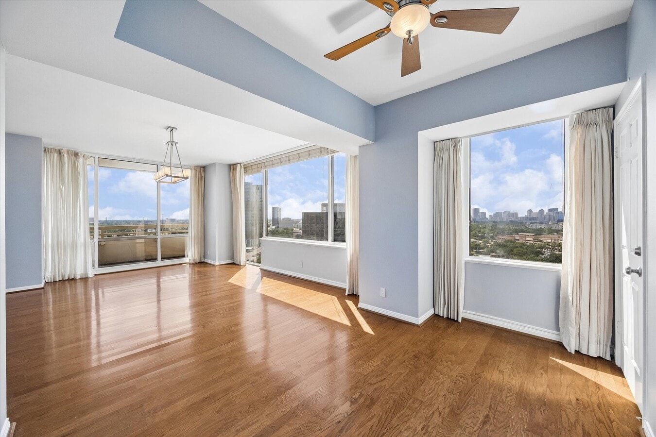 Photo - 15 Greenway Plz Unit 14F