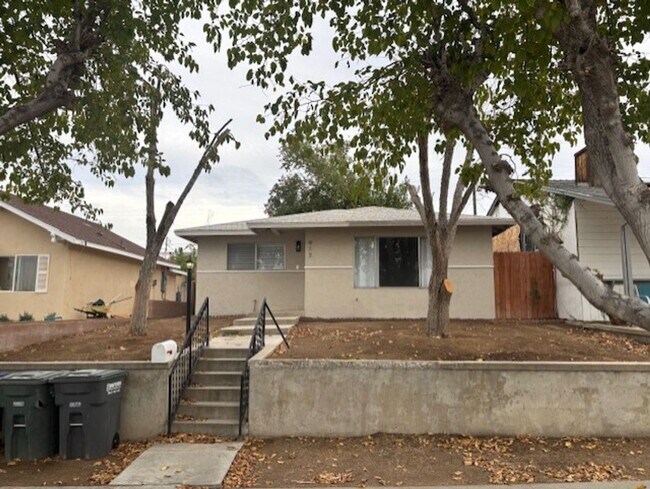 Photo - Clean 3 Bedroom / 1.5 Bathoroom House in T...